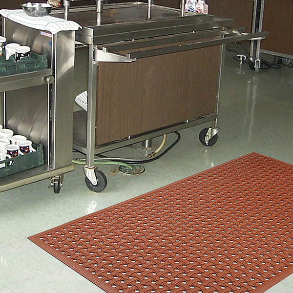 Choice 3' x 5' Red Rubber Grease-Resistant Anti-Fatigue Floor Mat with  Beveled Edge - 1/2 Thick