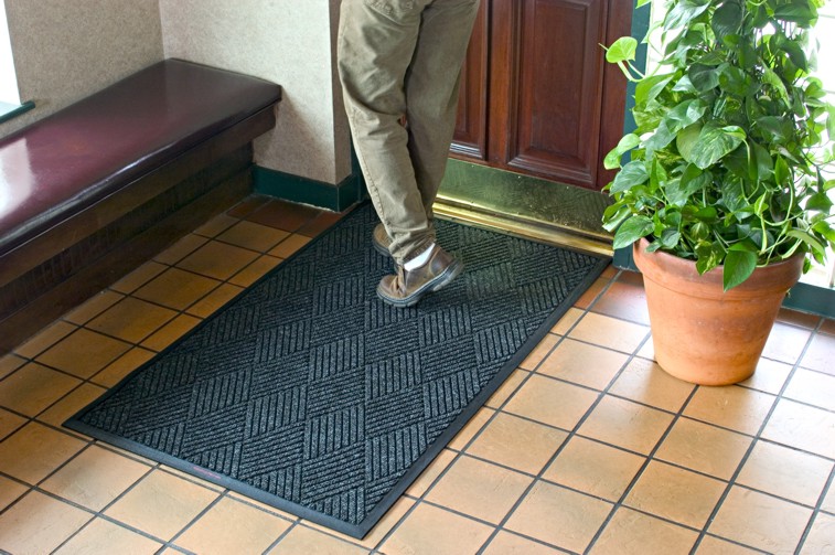 WaterHog DiamondCommercial-Grade Entrance Mat Indoor/Out Quick Drying M+A 208 