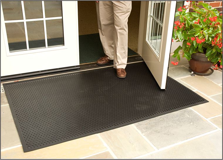 Outdoor perforated rubber doormat