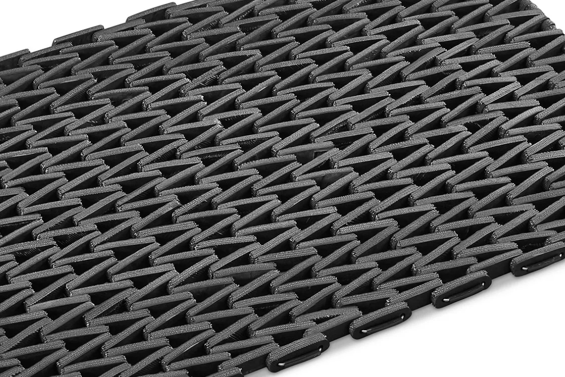 Custom Tire Link Mats in Herringbone / No Edging