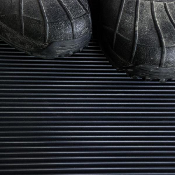 Corrugated Wide Rib Rubber Runner Mats