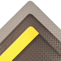 Saddle Trax Grande Diamond Plate Anti-Fatigue Mat